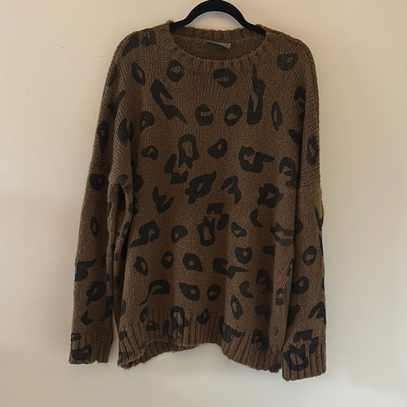 Wooden Ships Leopard Print Oversized Sweater 
Sz S/M Comfy Preppy Cozy Relaxed - Picture 2 of 8